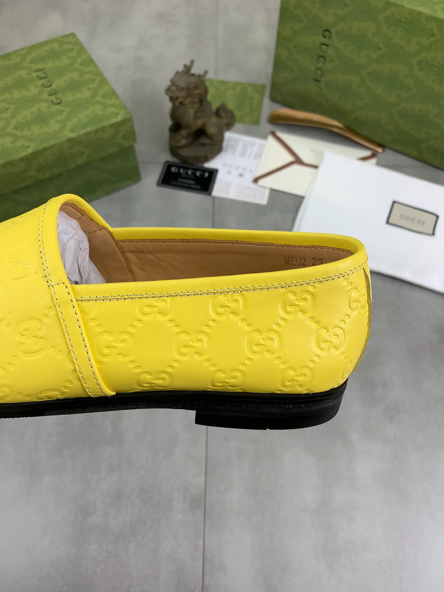 Men's Men's Shoes 💰P500💰【New Style】Water-dyed Niuli Gucci's most popular selection of lazy slip-on leather shoes (Gucci) official website latest Gucci lazy leather shoes, hot style 💥 simple and elegant style, exclusive for trendy men. Unique official website latest brand original double G embossing Elements 👑 Original Gucci decoration, fashionable and elegant, fabric original calfskin ✅ fully imported first-layer cowhide lining, official website designated wear-resistant, rubber business outsole, classic model taken at the counter in real life 🎬38-44 Various colors available